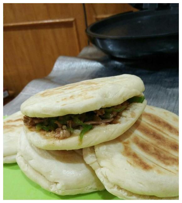 香喷喷的馍完成热腾腾的肉末粉丝的做法具体步骤1.粉丝1小捆2