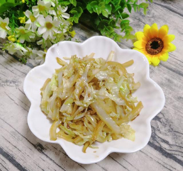 蚝油白菜丝清淡快手小炒早餐吃它方便快捷营养