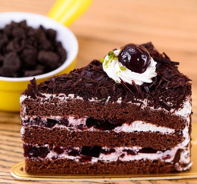 牛奶巧克力慕斯蛋糕这样制作,不仅制作简单,吃起来也非常的美味