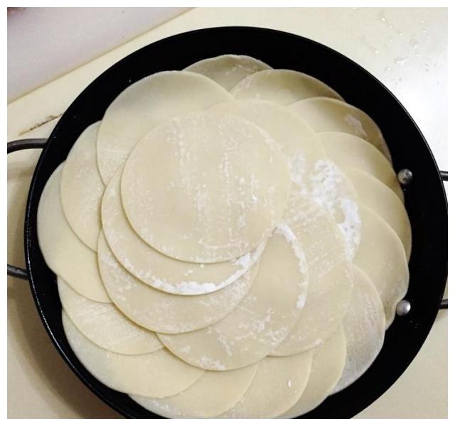 外面买的那些饺子皮到底能不能吃？这些饺子皮里面会有添加剂吗？