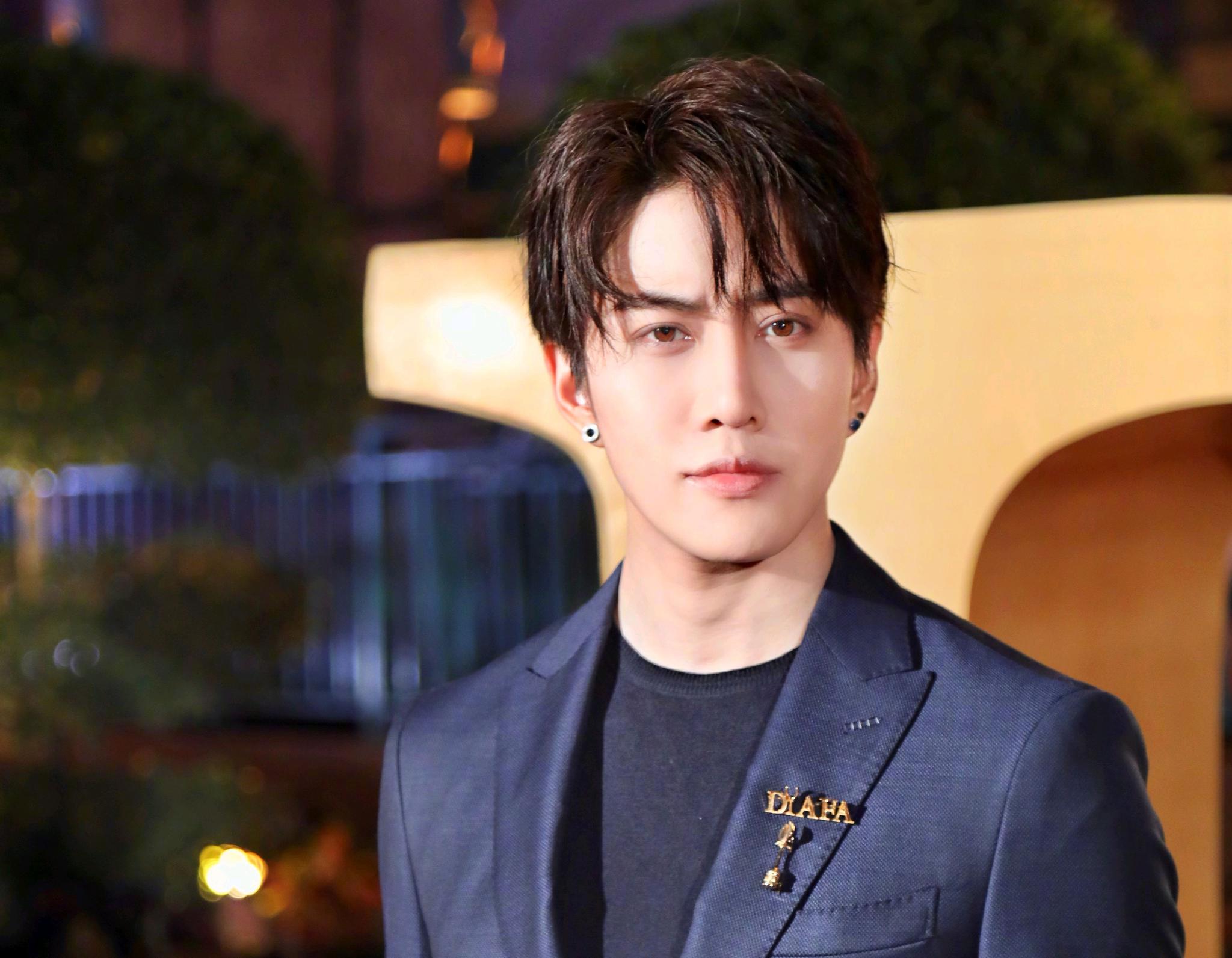 泰星mike大秀腹肌照展现撩妹好身材