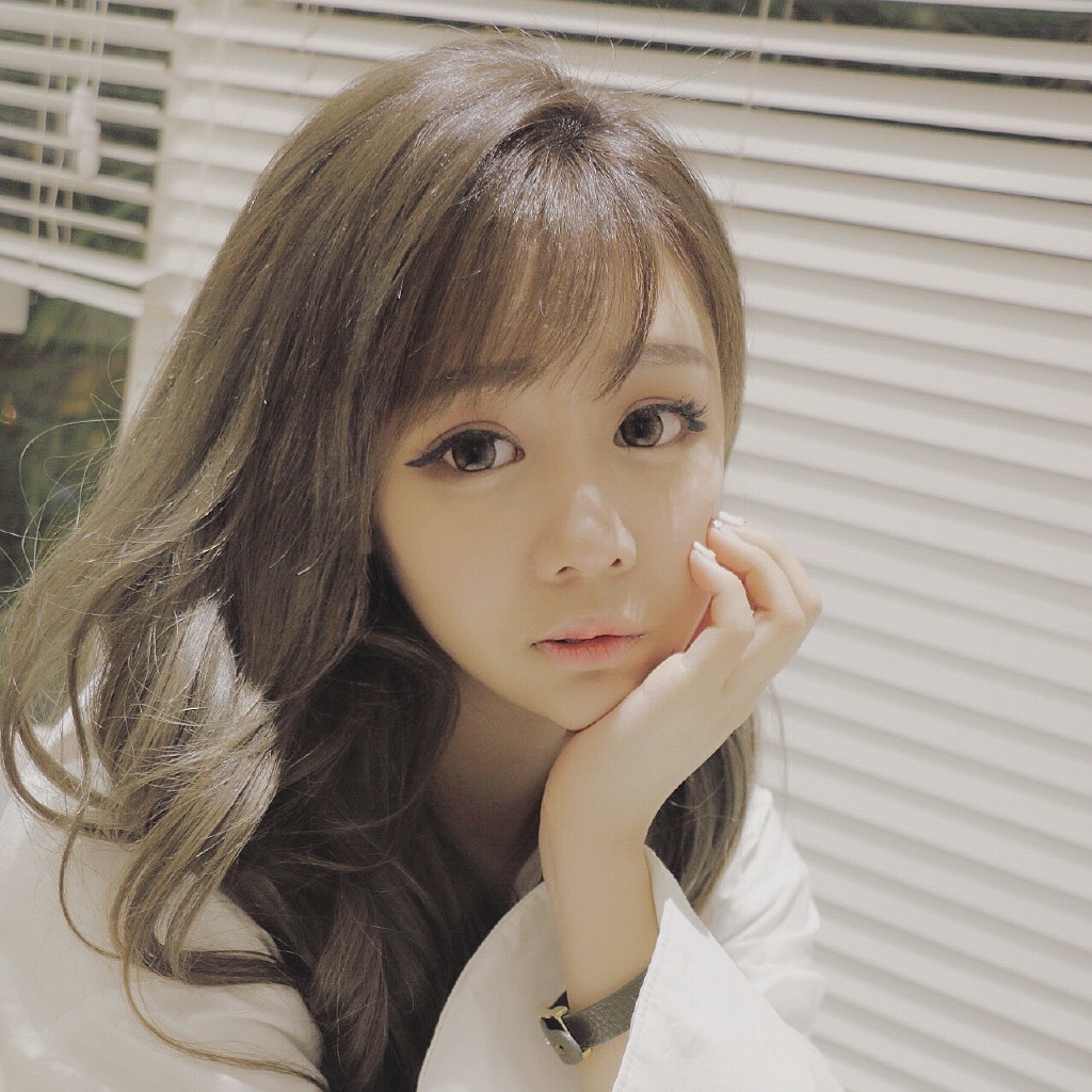 摄影分享:可爱型网红脸萝莉美女