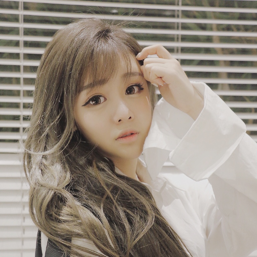 摄影分享:可爱型网红脸萝莉美女