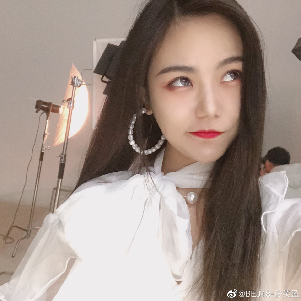 偶像美少女bej48-张笑盈迷人写真美照欣赏_高清图集_新浪网