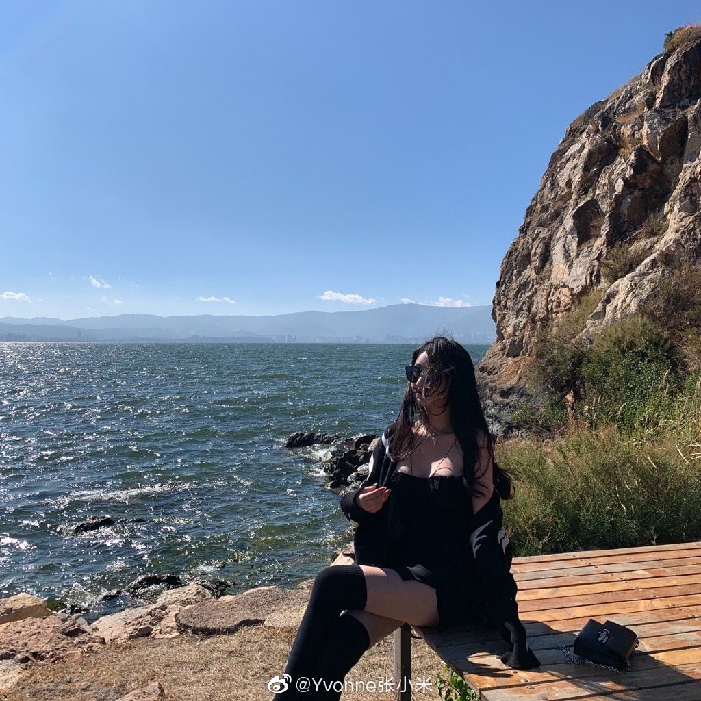 网红美女张小米迷人写真美照欣赏