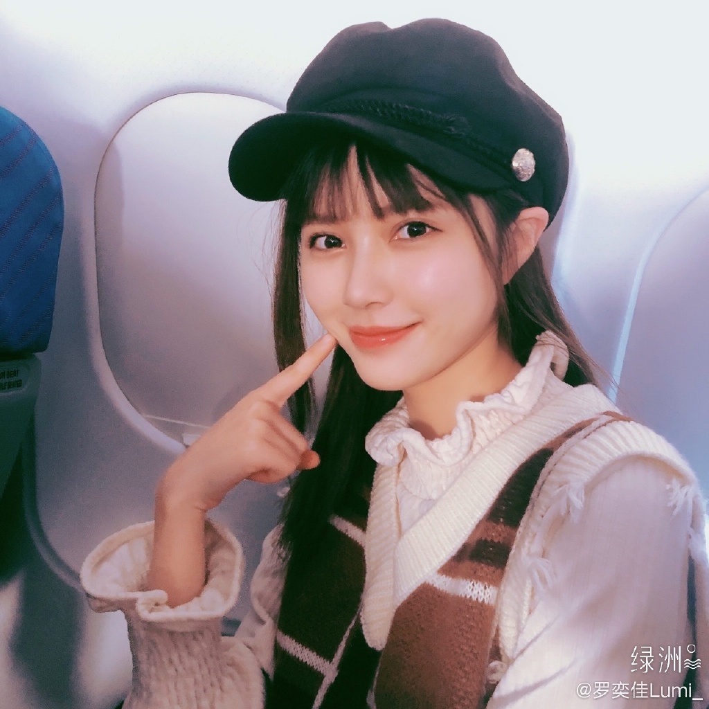 偶像美少女歌手罗奕佳迷人写真美照