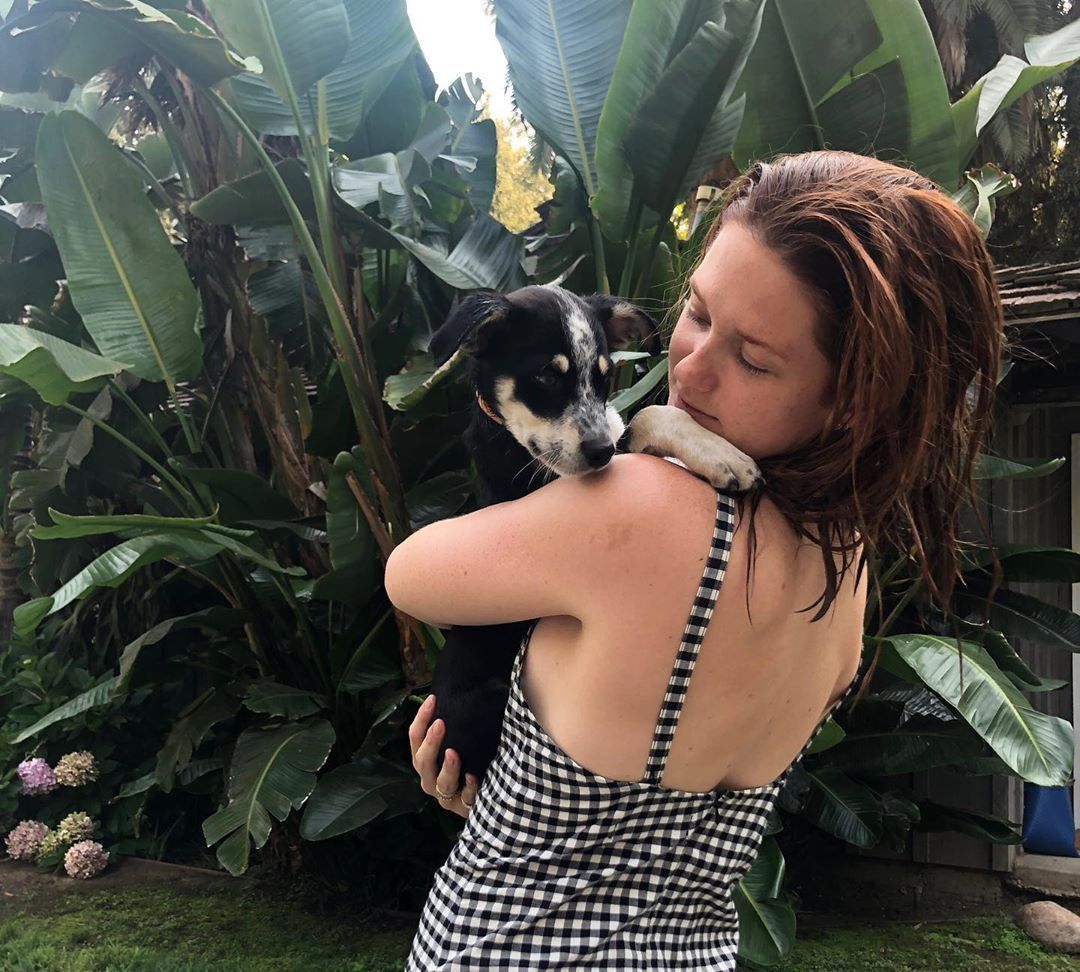 《哈利·波特》金妮扮演者邦妮近照,气质大方身材赛超模!