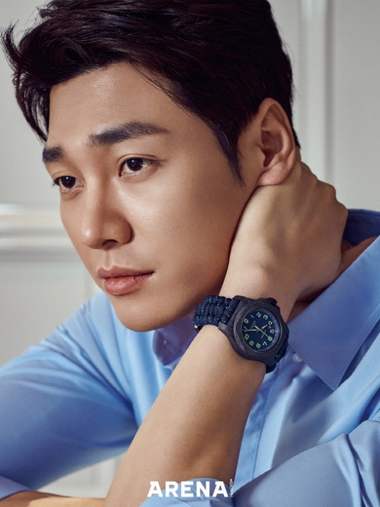 韩国艺人金英光最新杂志写真曝光