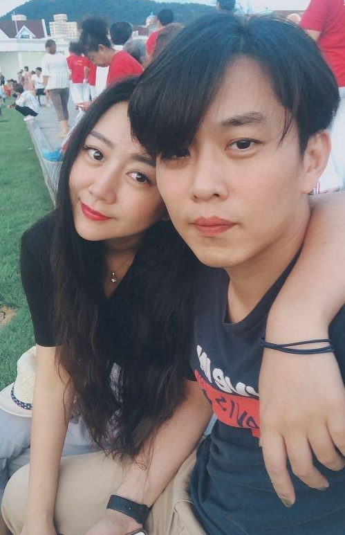 三年前,朱峰和官晶晶就踏进了婚礼的殿堂,而现在,他们已经是一个幸福