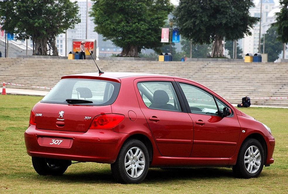标致307车身流线柔和,动力数据亮点,换挡无顿挫感