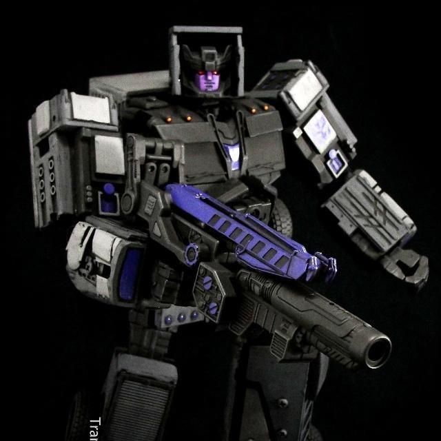 变形金刚狂派霸天虎飞虎队首领汽车大师