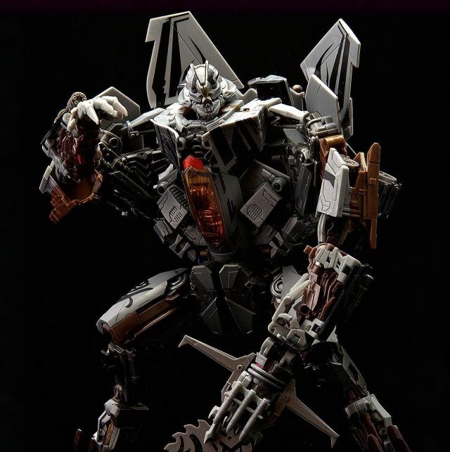 变形金刚大电影《月黑之时》模型重涂狂派霸天虎红蜘蛛