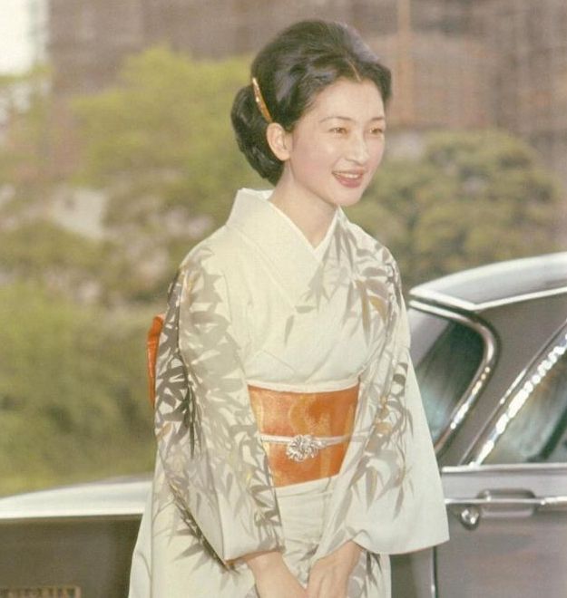 日本的和服 皇室成员穿上风格各不同 美智子皇后很有韵味