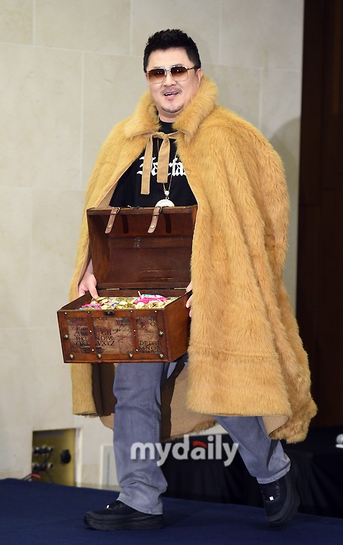 韩国艺人defconn朴俊亨首尔出席真人秀《宝藏猎人》发布会