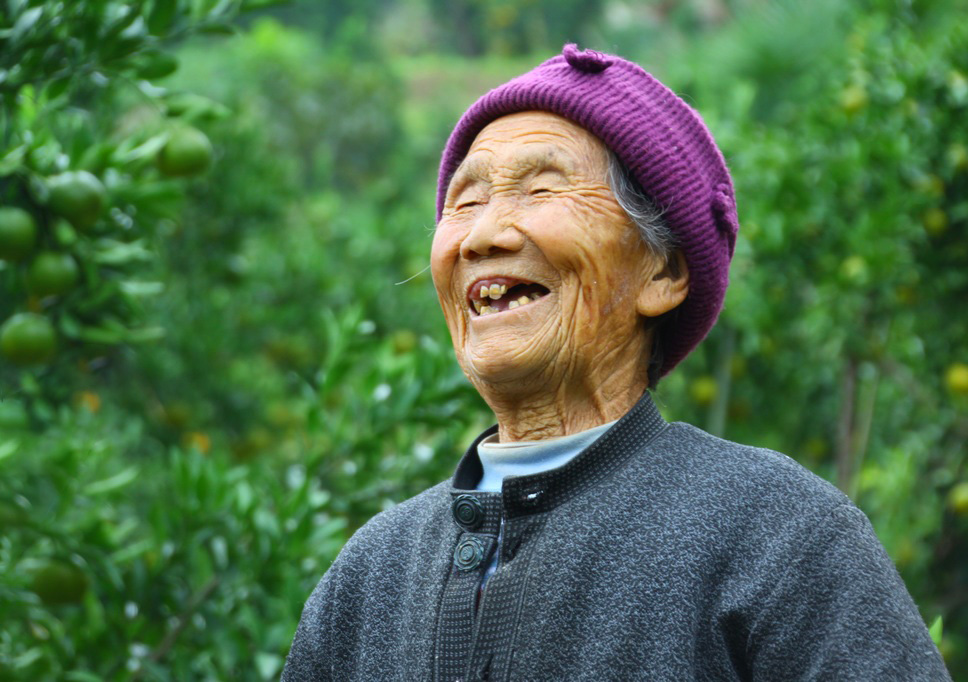 岁的老奶奶依然打理着里里外外的活计