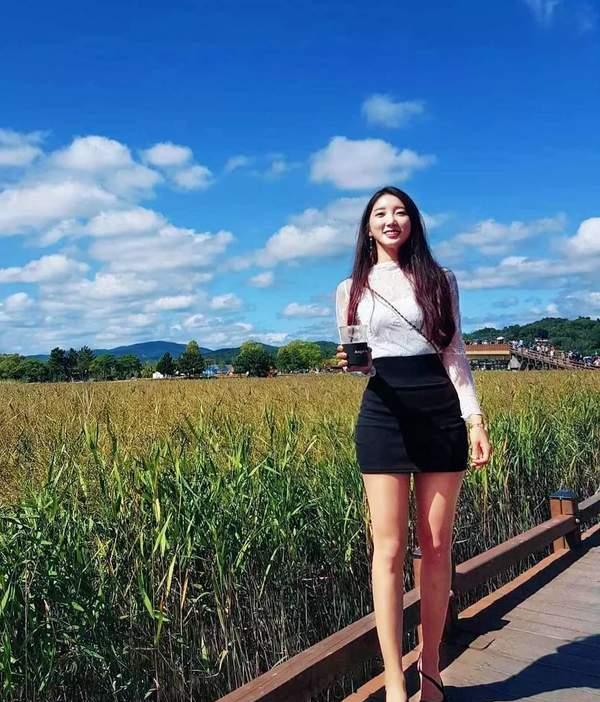 在以前,成为模特那必须身高得在一米七以上,而且身材还得匀称,最