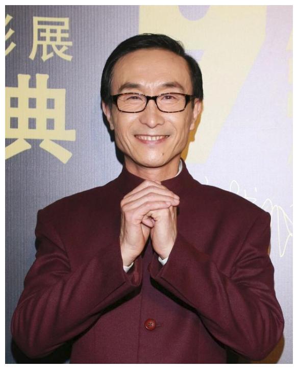 62岁巩汉林近照曝光,满脸皱纹藏不住笑,与金珠结婚36年生活幸福