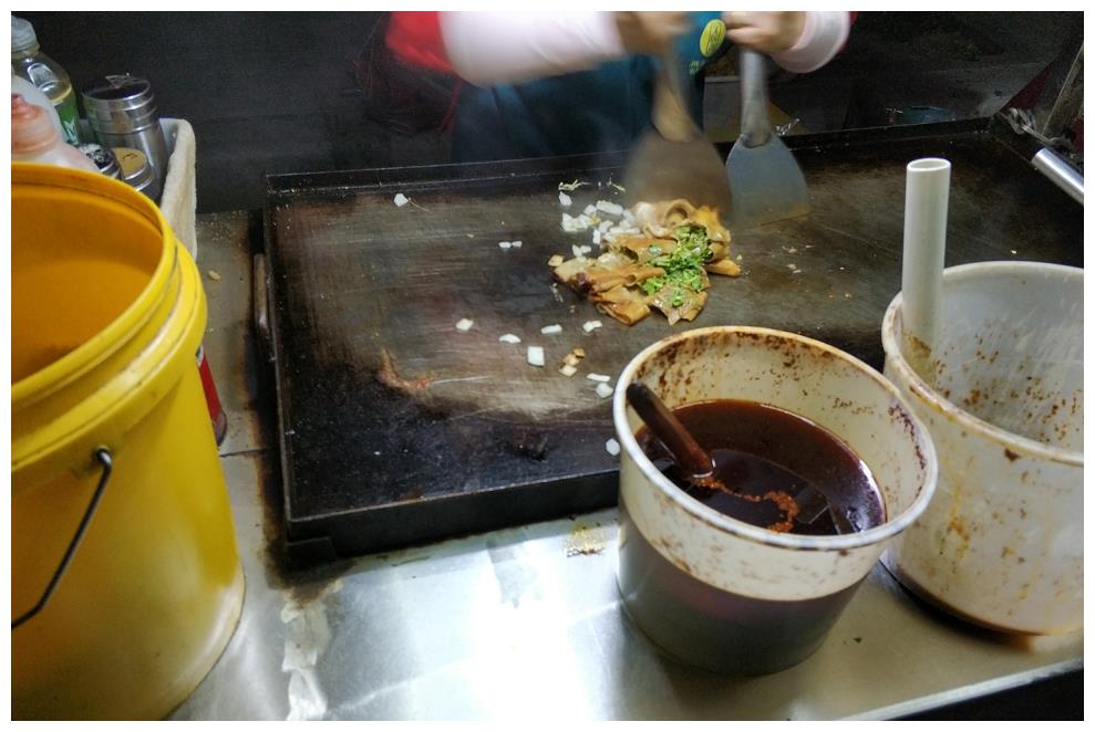 姐姐在路边摆摊卖烤冷面,味道可好吃了,去帮忙姐姐却不欢迎!休闲区蓝鸢梦想 - Www.slyday.coM 姐姐在路边摆摊卖烤冷面,味道可好吃了,去帮忙姐姐却不欢迎!休闲区蓝鸢梦想 - Www.slyday.coM