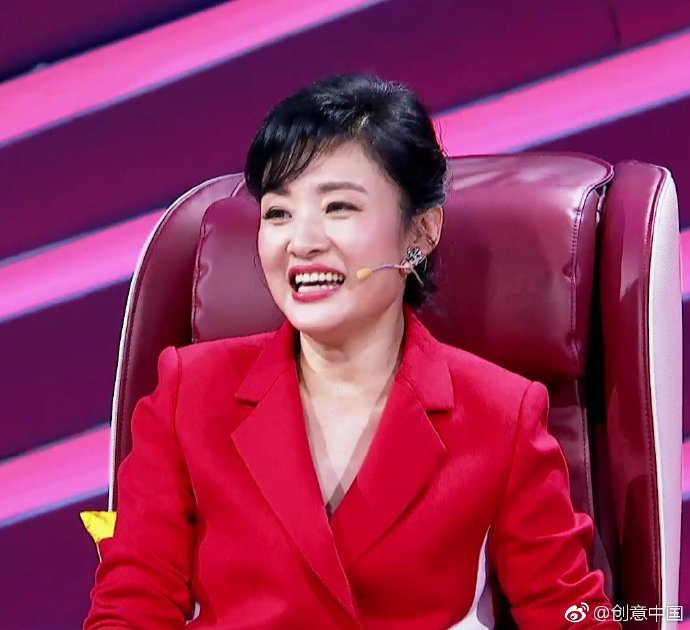 50岁周涛近照发福明显,网友吐槽:四方大脸