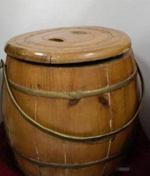 古代故宫一个厕所都没有,那么多人是如何解决如厕问题的?