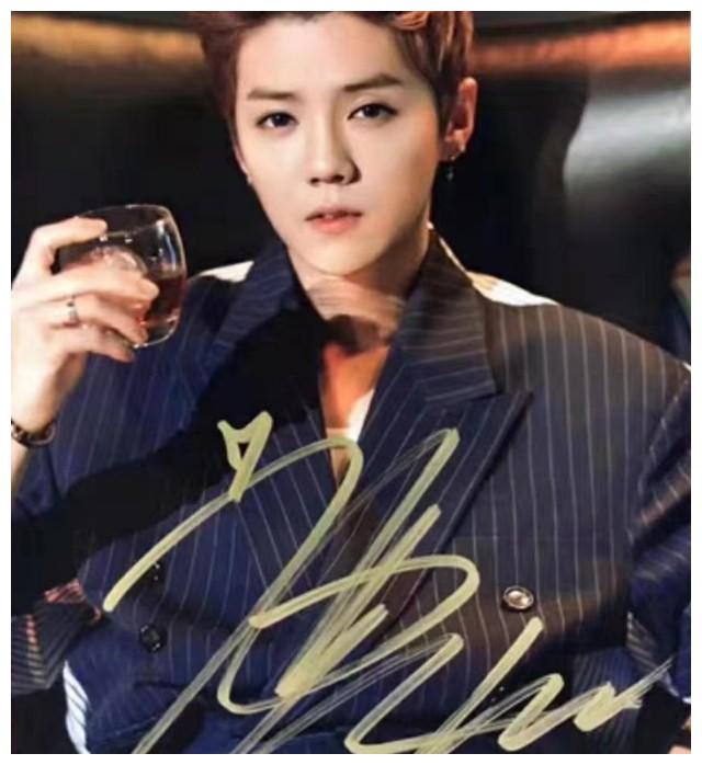 每位艺人都有自己独特的签名照,看到王一博:能卖我吗?