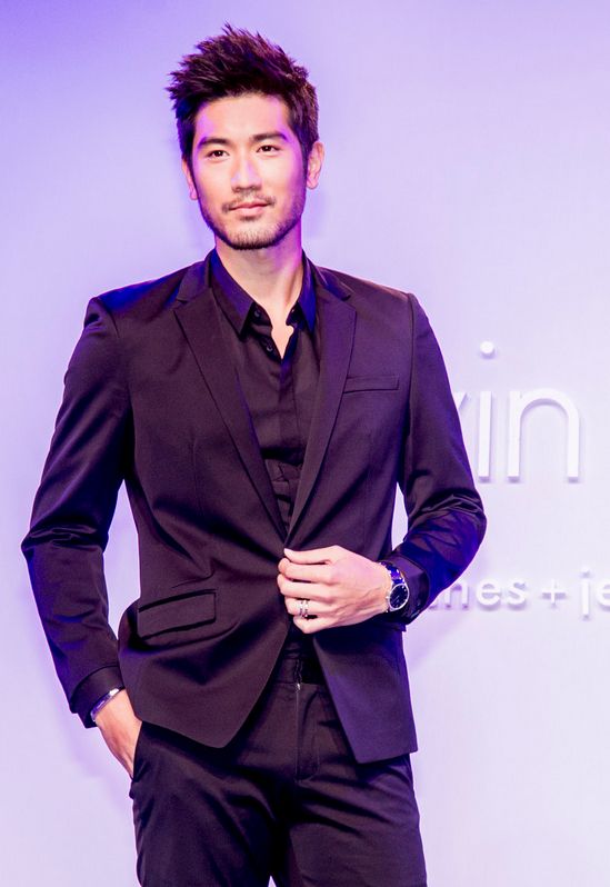 高以翔衣品太好了,衣服搭配完美诠释简约风,男人味十足