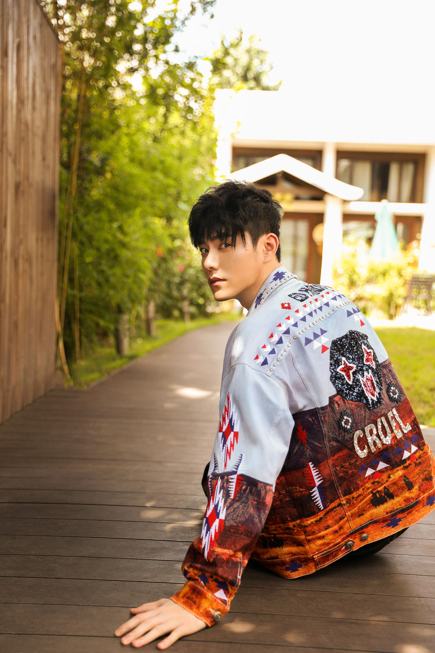 李程彬示范深秋降温穿搭 慵懒有型