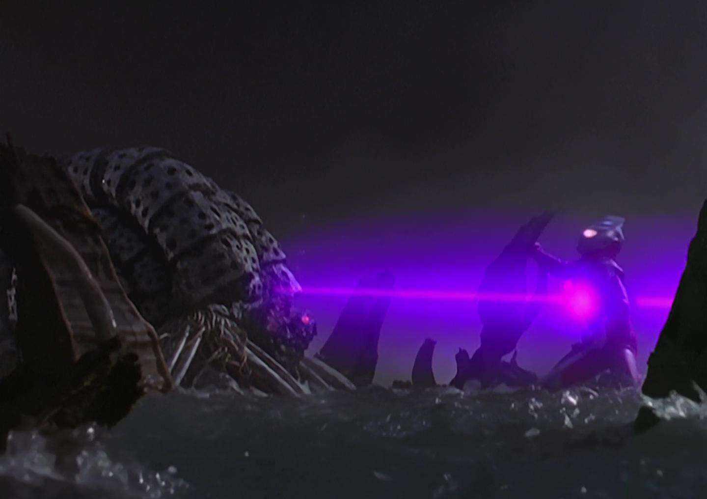 镰仓—达拉邦登场》当中,这一集主要讲述有一只蜗牛状的怪兽出没,一