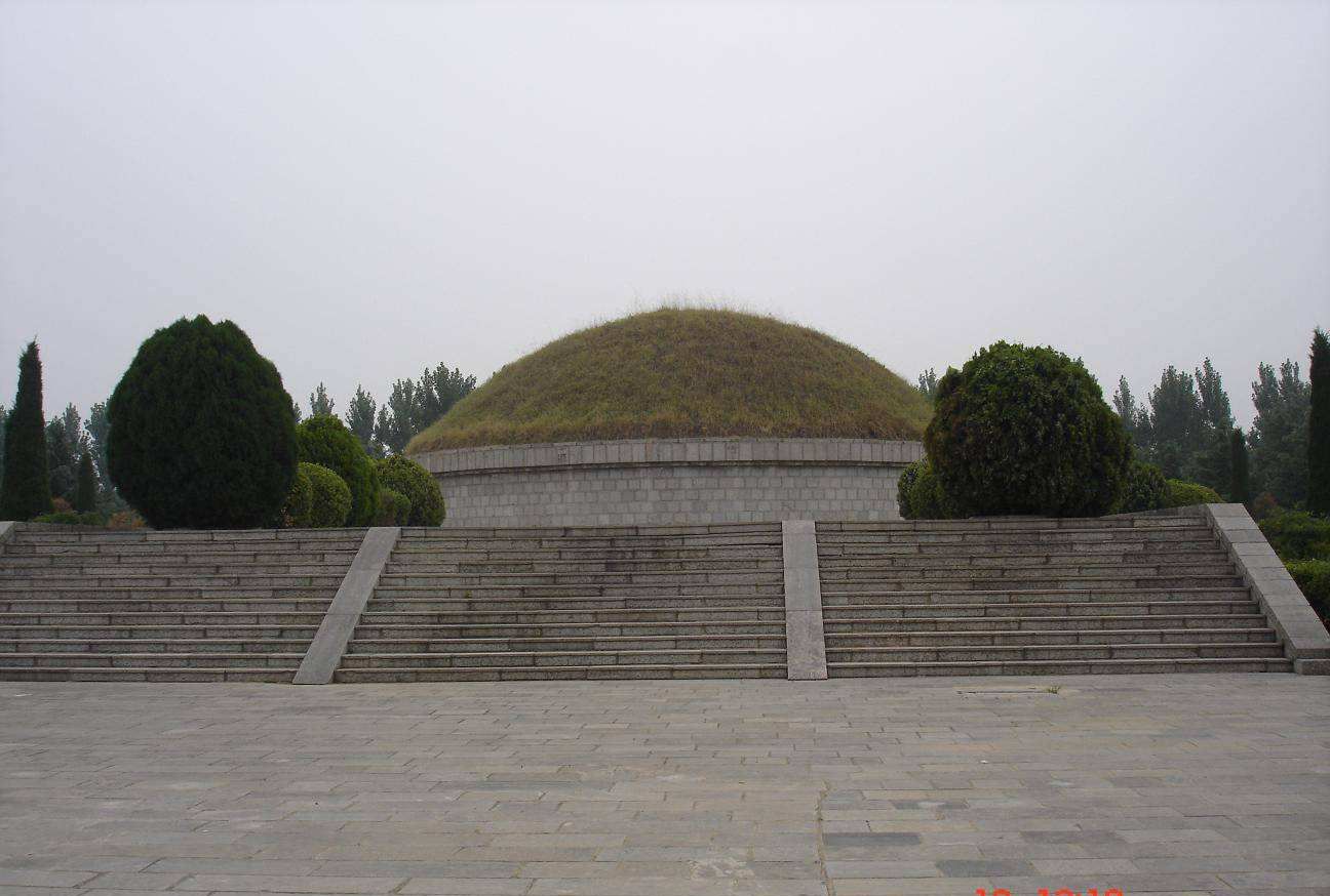 全国张姓始祖张挥陵园真实照片,图5显得很是严肃正直,图6是墓地