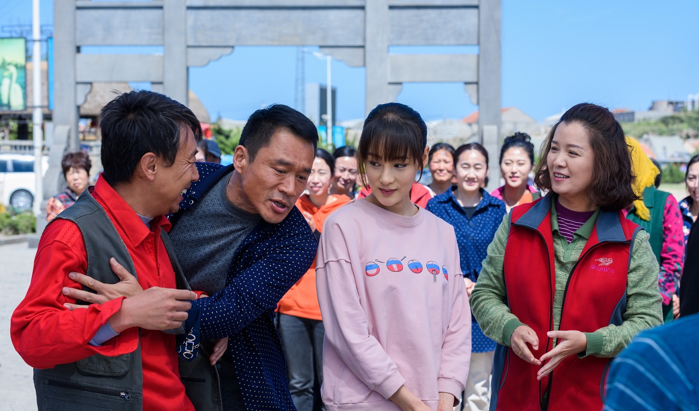 正文  电视剧《温暖的村庄》主要围绕天鹅湾村村民王一鸣为实现梦想