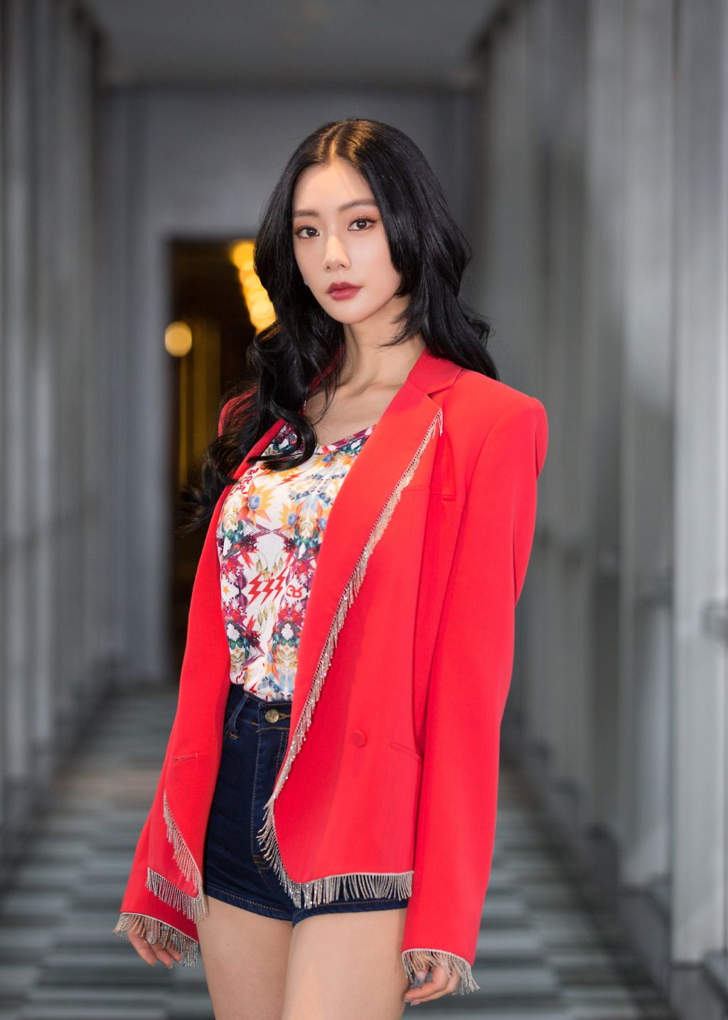 《悍城》里的郑梦琪再度引起关注,身材无可挑剔,身份更不小