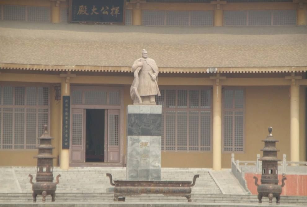 全国张姓始祖张挥陵园真实照片,图5显得很是严肃正直,图6是墓地