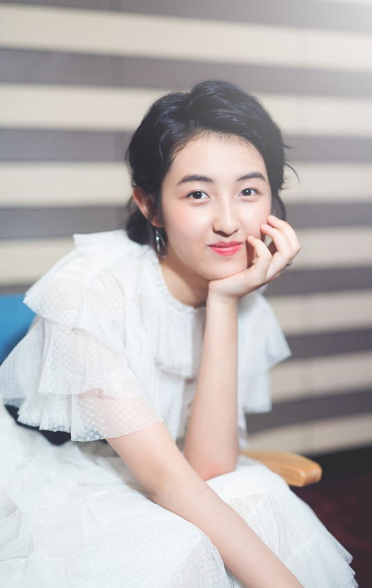 香港媒体评选出了5位00后的演员称她们为章子怡的接班人