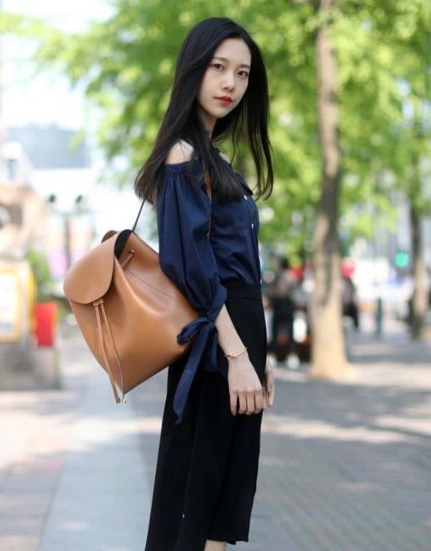 小姐姐俏丽光鲜曲线丰腴靓丽穿着时尚漂亮很撩人