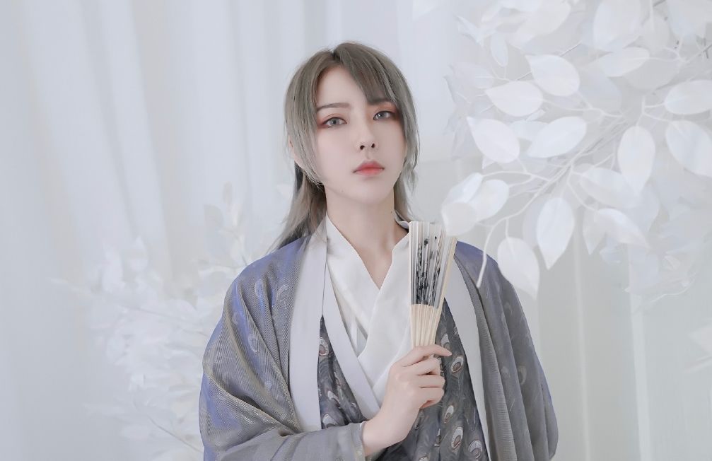 夙胤言生男女装自由切换男生看了想娶女生看到想嫁