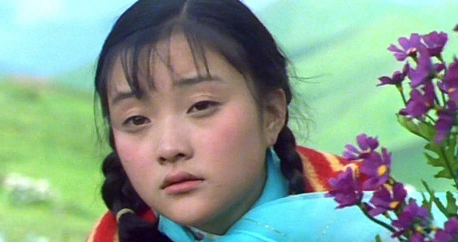 《天浴》:李小璐的成名作,曾被耽搁多年,14岁的她那样明媚动人|天浴|李小璐|陈冲_新浪新闻