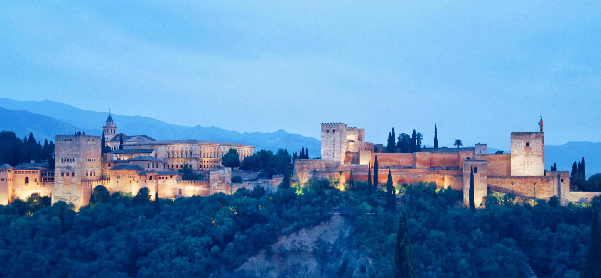 西班牙著名的旅游城市,带着优雅和微笑,你会深深的爱上它|红宫|雨果