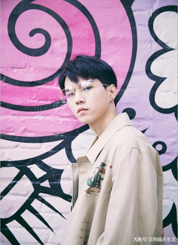 杨桐参加男团节目正式出道, 学成归来后帅翻全场, 19岁扬帆起航!