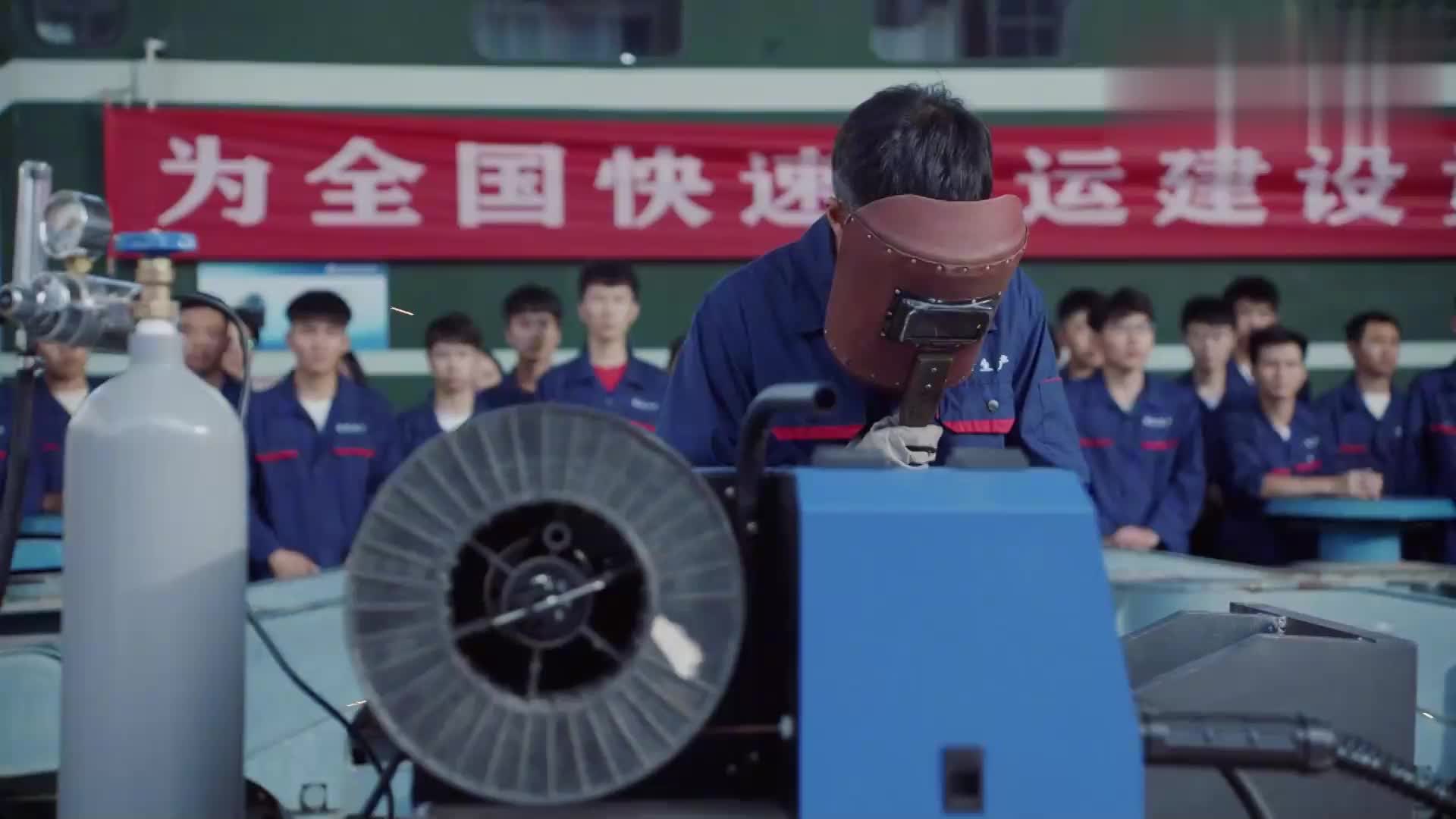 马昊使用新焊接方式,赢得外国专家的拍手叫绝!