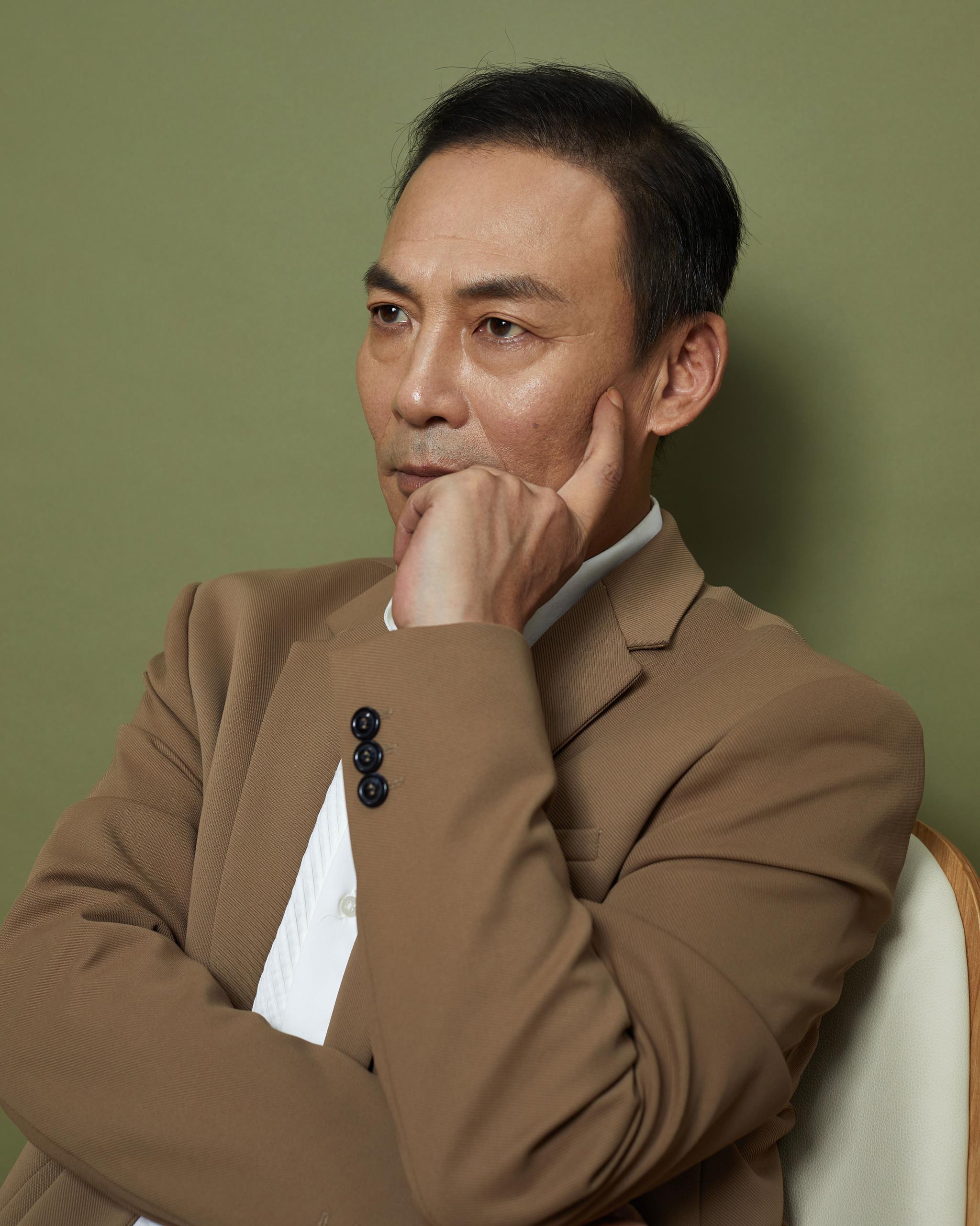 杨猛新写真曝光 简约穿搭显别样魅力
