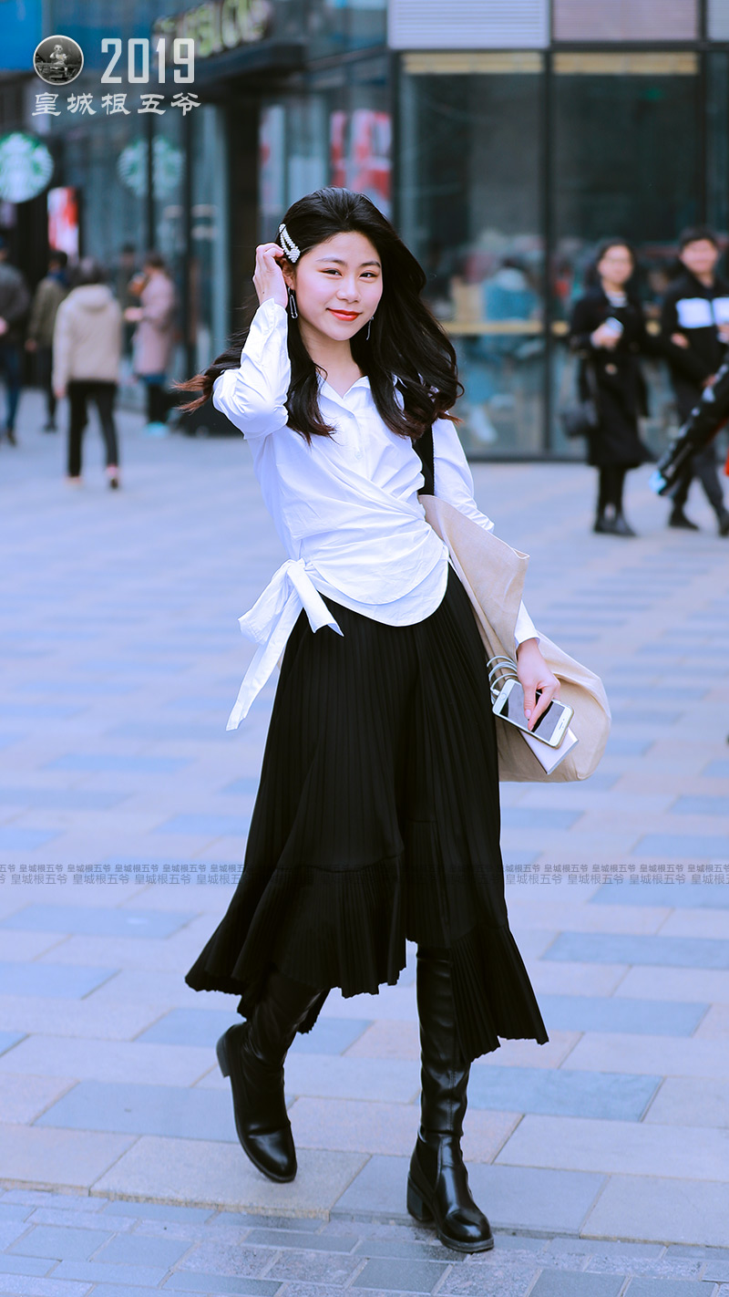 街拍:看天气穿衣服,找准自己的风格,时刻穿着一身精彩的搭配