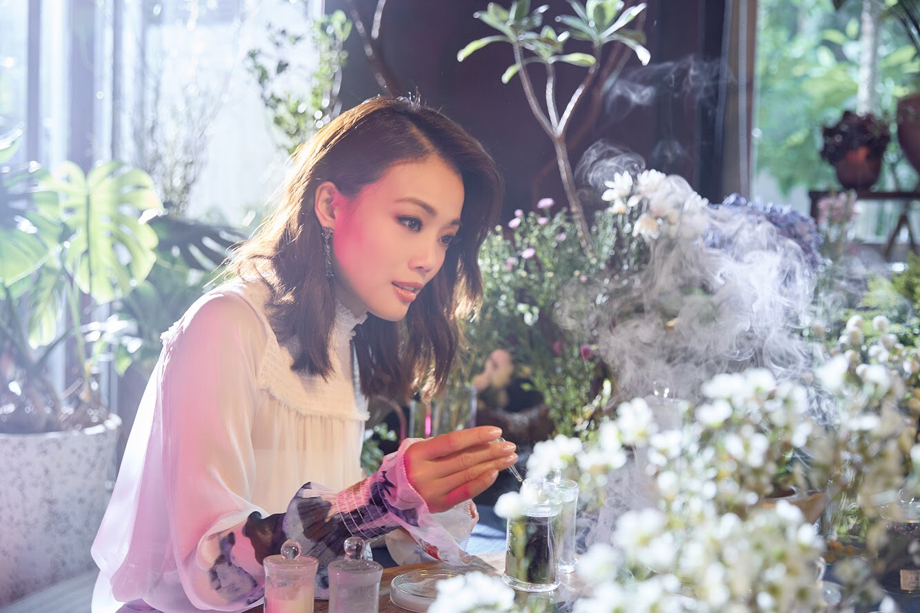 容祖儿《刚好》mv变森系女声 携手《独照》音乐人重启经典魔力