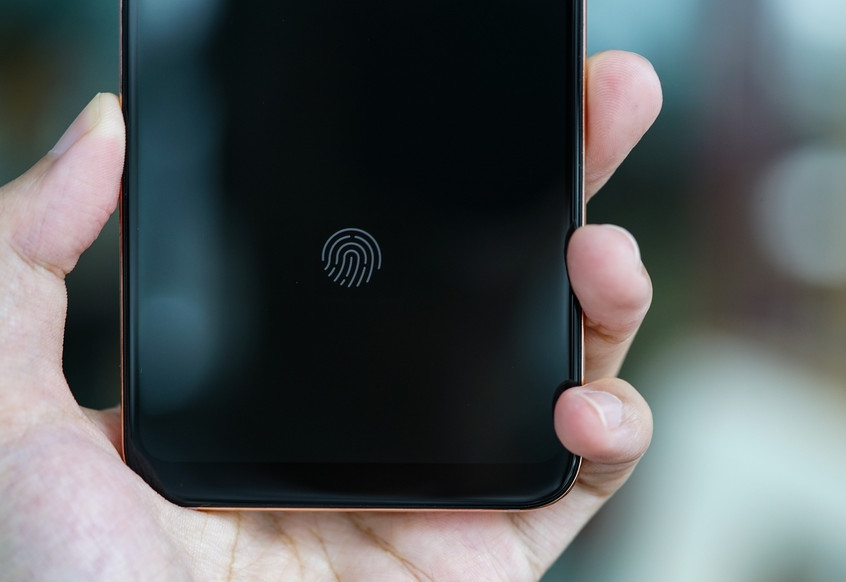 如果你想选择一款支持屏下指纹识别的手机,目前仅有小米8屏幕指纹版和