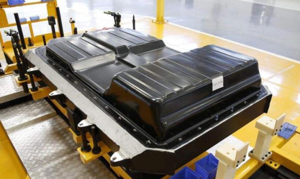 比亚迪电池一整块特斯拉却用7千节5号电池网友不服不行