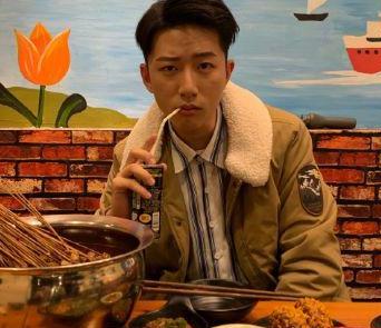 浪胃仙18岁旧照流出自称是校草,网友:我看像校花!