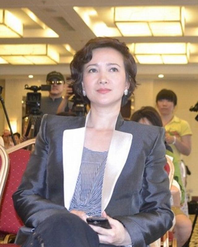 祝何晴幸福安康,青春永驻!