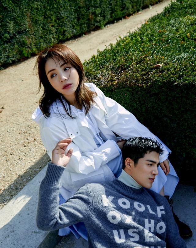 姜潮麦迪娜撒狗粮埃菲尔铁塔下甜蜜亲吻