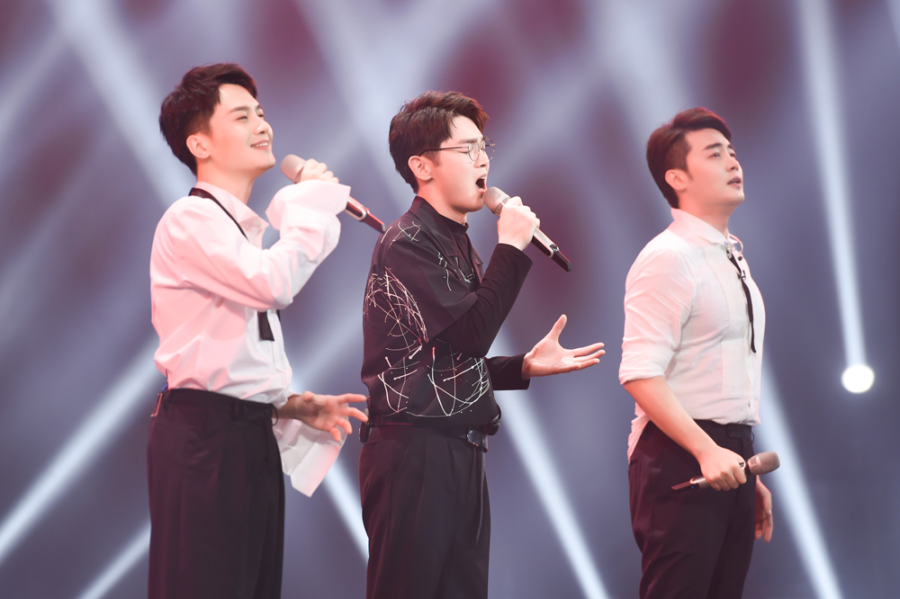 《声入人心》绽放震撼男高音 张英席赵越组三重唱张力十足