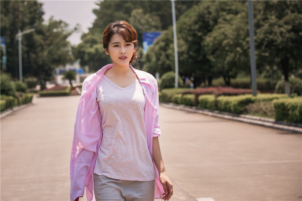 《空降利刃》热播 刘筠燃饰演"第一军嫂"