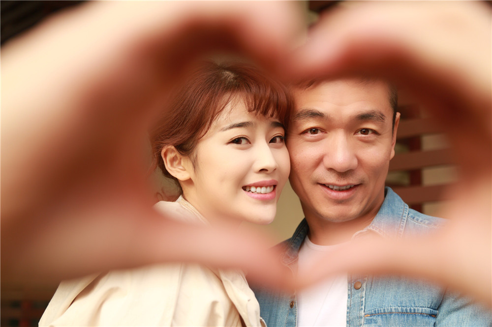 《空降利刃》热播 刘筠燃饰演"第一军嫂"|空降利刃|邢佳栋|军嫂_新浪